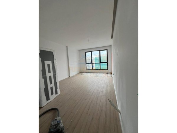Shitet, Apartament 1+1, Square 21, Rruga e Kavajes, Tiranë