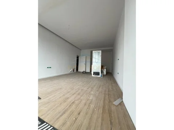 Shitet, Apartament 1+1, Square 21, Rruga e Kavajes, Tiranë