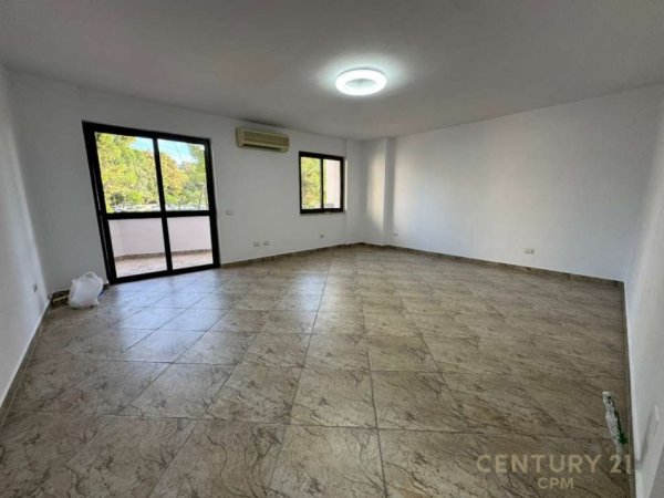Tirane, jepet me qera zyre Kati 3, 116 m² 1.000 € (prane Stadiumi Air Albania)