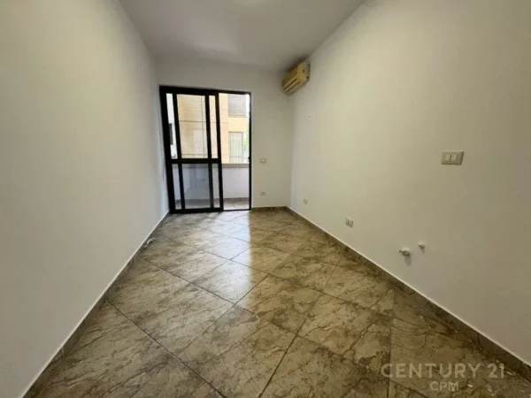 Tirane, jepet me qera zyre Kati 3, 116 m² 1.000 € (prane Stadiumi Air Albania)