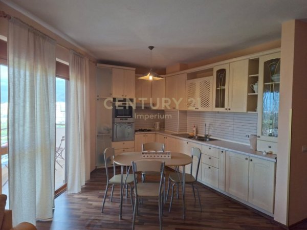Tirane, jepet me qera apartament 2+1 Kati 6, 100 m² 500 € (Yzberisht)