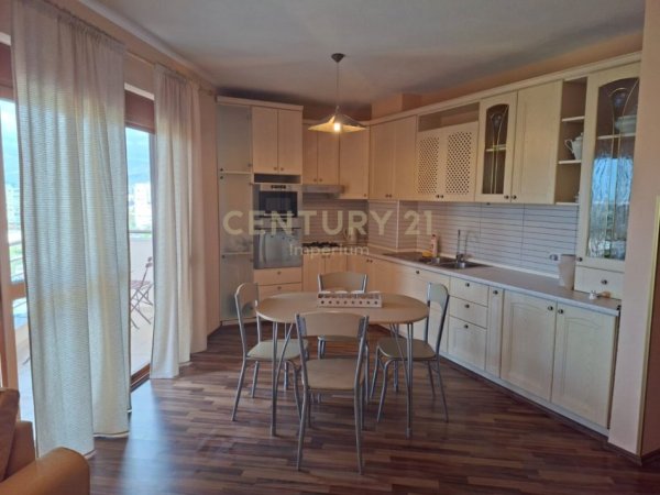 Tirane, jepet me qera apartament 2+1 Kati 6, 100 m² 500 € (Yzberisht)