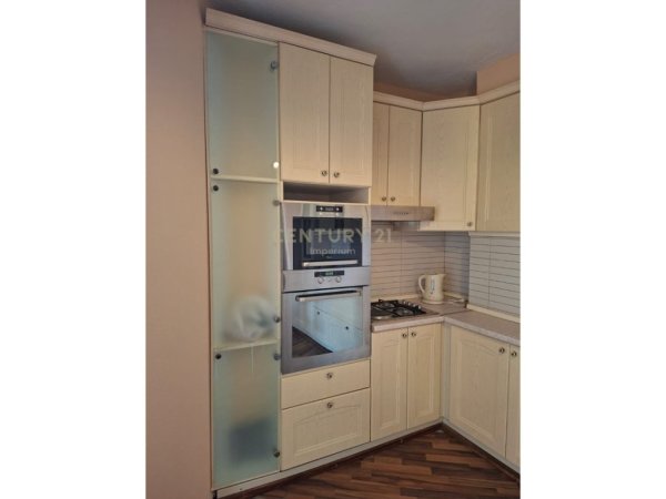 Tirane, jepet me qera apartament 2+1 Kati 6, 100 m² 500 € (Yzberisht)