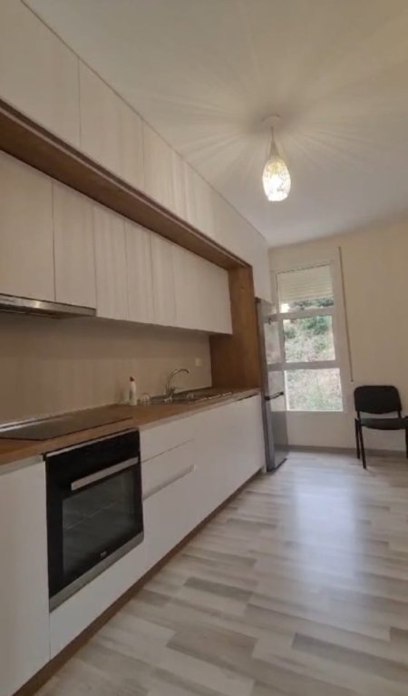 Tirane, jepet me qera apartament 1+1 Kati 1, 350 € 