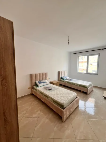 Tirane, jepet me qera apartament 2+1+Ballkon Kati 7, 100 m² 500 € (Astir)