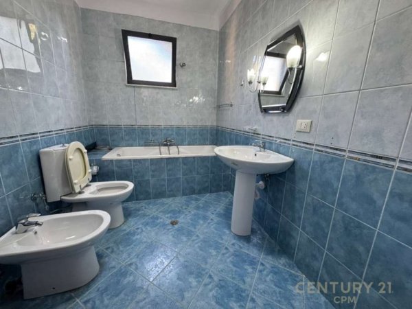 Tirane, jepet me qera zyre Kati 3, 105 m² 1.000 € (Stadiumi)