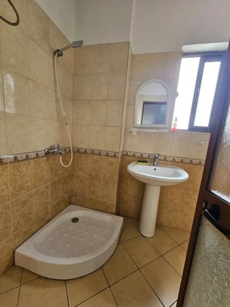 Tirane, jepet me qera apartament 2+1+2 wc +2Ballkone  Kati 4, 110 m² 50.000 lekë në ASTIR PRANË RRUGES KRYESORE