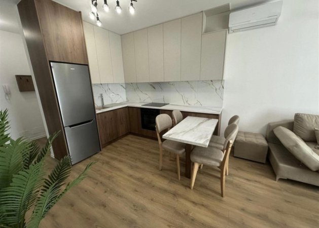Tirane, jepet me qera apartament 2+1+Ballkon Kati 8, 100 m² 1.000 € 