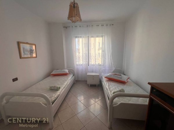 Tirane, jepet me qera apartament 2+1+Aneks+Ballkon Kati 5, 104 m² 500 € 