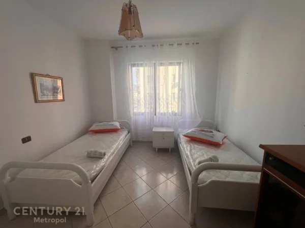 Tirane, jepet me qera apartament 2+1+Aneks+Ballkon Kati 5, 104 m² 500 € 