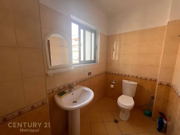 Tirane, jepet me qera apartament 2+1+Aneks+Ballkon Kati 5, 104 m² 500 € 