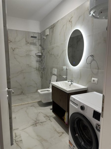 Tirane, jepet me qera apartament 2+1+Ballkon Kati 8, 77 m² 1000 € (Zogu i Zi)