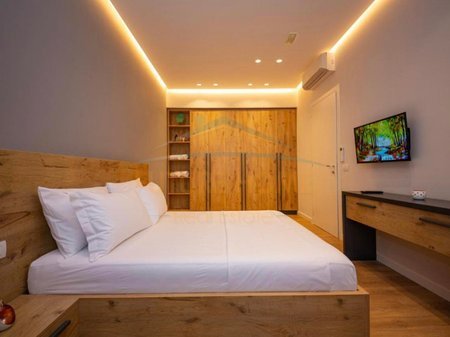 Tirane, shitet apartament 3+1 , 216 m² 895.000 € 