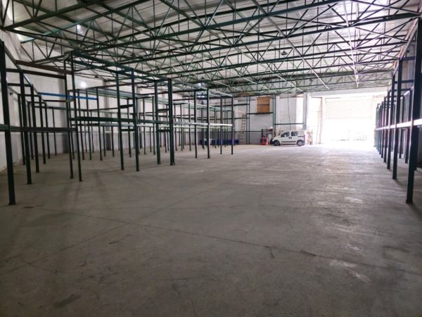 Tirane, jepet me qera ambjent biznesi , 720 m² 3.500 € 