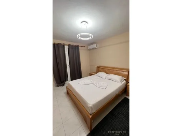 Tirane, jepet me qera apartament 2+1 Kati 3, 65 m² 600 € (Kafe Flora)