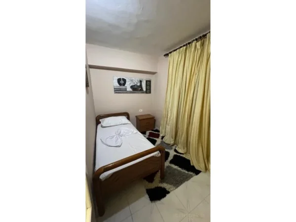 Tirane, jepet me qera apartament 2+1 Kati 3, 65 m² 600 € (Kafe Flora)