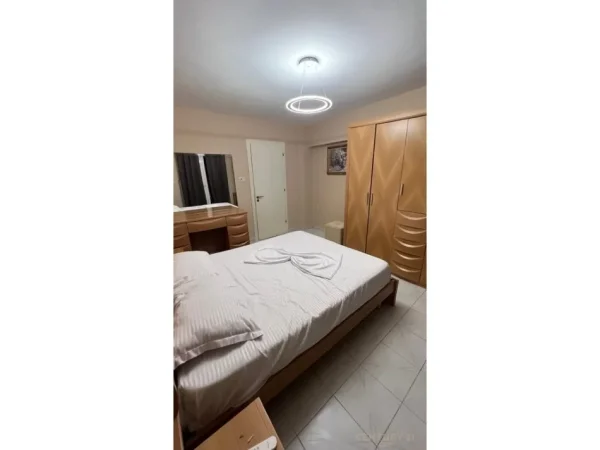 Tirane, jepet me qera apartament 2+1 Kati 3, 65 m² 600 € (Kafe Flora)