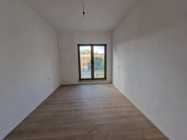 Tirane, jepet me qera zyre Kati 2, 107 m² 1.280 € (rruga e Barrikadave)