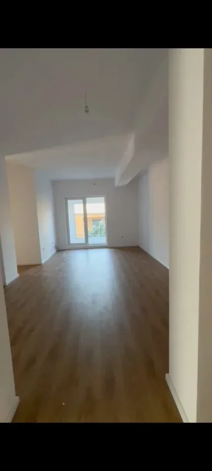 Tirane, shitet apartament 3+1 Kati 2, 173.040 € 