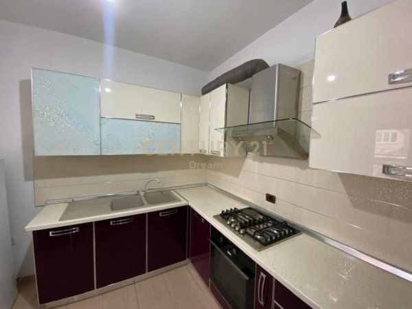 Tirane, jepet me qera 2+1 Kati 2, 110 m² 550 € (Hipoteka)