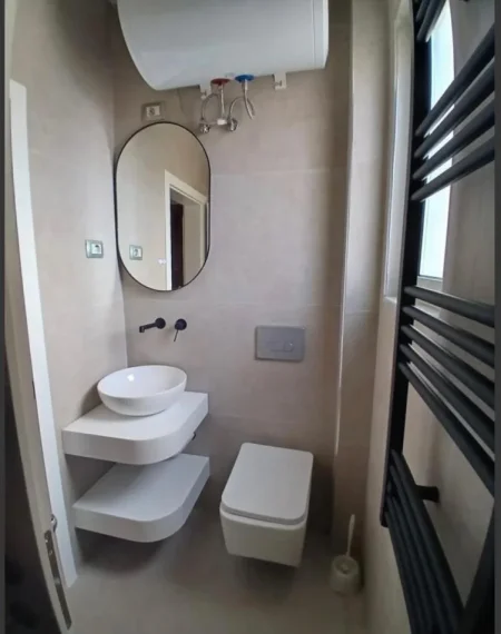 Tirane, jepet me qera apartament 1+1+Ballkon Kati 5, 65 m² 50.000 leke