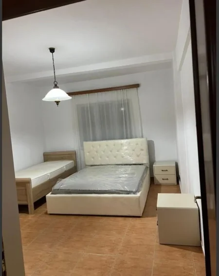 Tirane, jepet me qera apartament 1+1+Ballkon Kati 5, 65 m² 50.000 leke