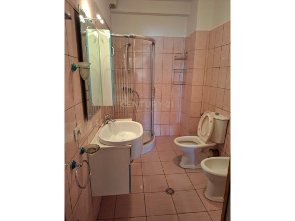 Tirane, jepet me qera apartament 2+1 Kati 6, 110 m² 500 € (Yzberish)