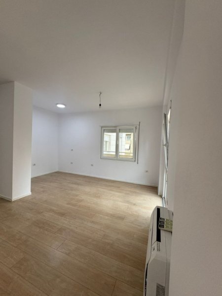 Tirane, jepet me qera apartament 2+1 , 85 m² 850 € (Rruga e Kosovareve)