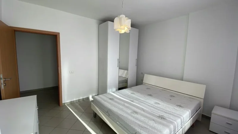 Tirane, jap me qera 2+1+Ballkon Kati 10, 115 m² 550 € (Ali Demi)