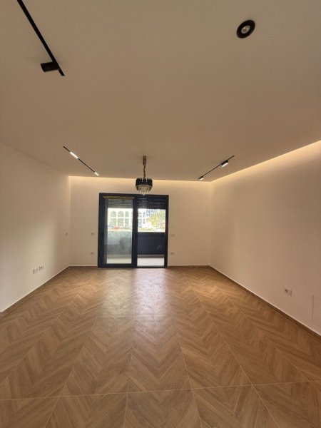 Tirane, jepet me qera zyre Kati 2, 130 m² 1.500 € (Astir)