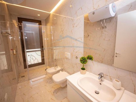 Tirane, shitet apartament 1+1 Kati 4, 216 m² 895.000 € 