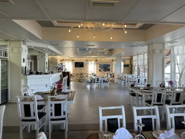 Tirane, shitet hotel Kati 0, 2.000 m² 3.000.000 € (Dajt)