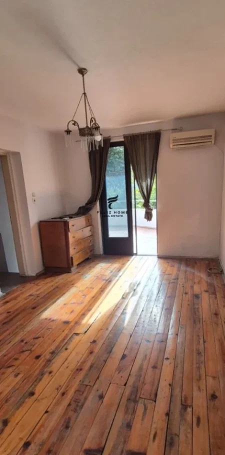 Tirane, jepet me qera Vile , 240 m² 1.300 € (RRUGA E DIBRES)