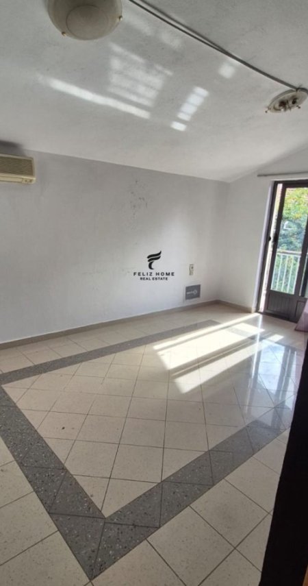 Tirane, jepet me qera Vile , 240 m² 1.300 € (RRUGA E DIBRES)