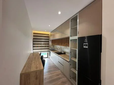 Tirane, shitet apartament 2+1 Kati 1, 136 m² 215.000 € 