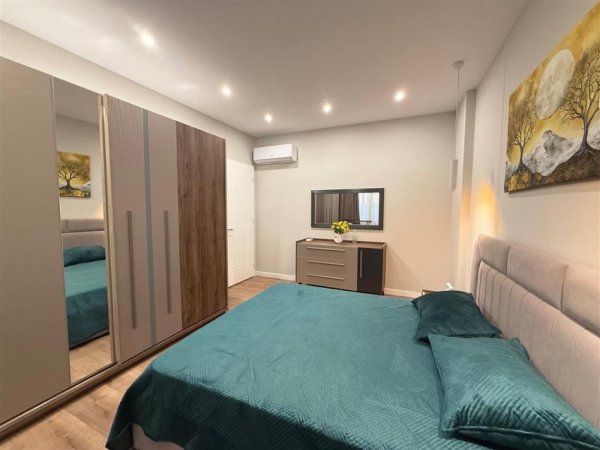 Tirane, jepet me qera apartament 1+1 Kati 3, 76 m² 600 € (FARKE)