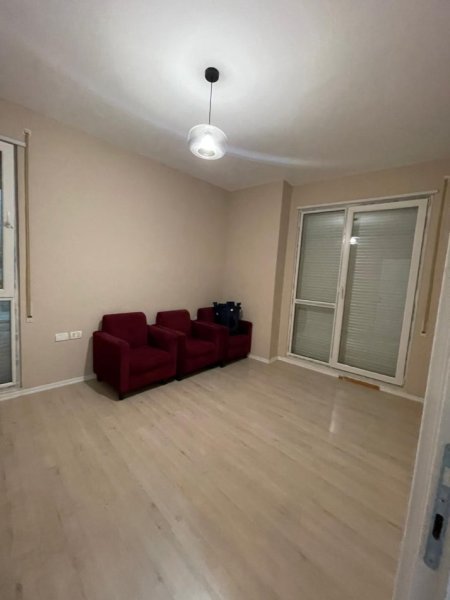 Tirane, shitet apartament 3+1 Kati 2, 100 m² 160.000 € (perballe Amerikan 3)