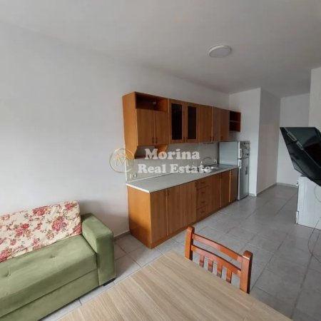 Tirane, jepet me qera apartament 4+1 Kati 8, 146 m² 1.000 € (Rruga Fortuzi)