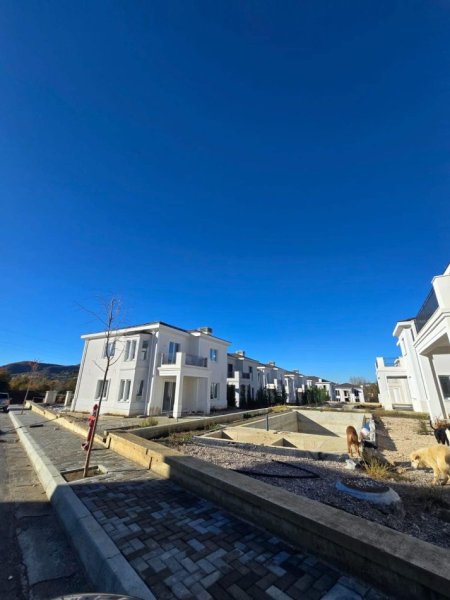 Tirane, shitet Vile 2 Katshe , 490 m² 