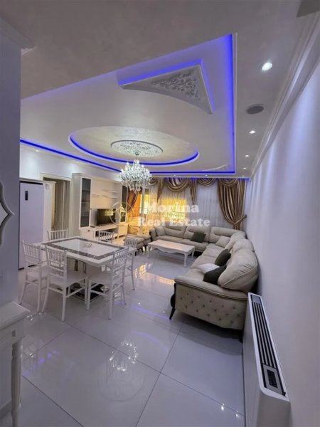 Tirane, jepet me qera apartament 2+1 Kati 7, 117 m² 1.000 € (Xhamllik)