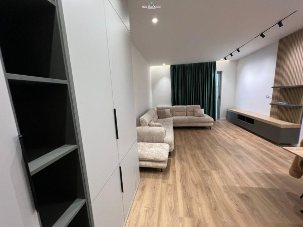 Tirane, jepet me qera apartament 2+1+Ballkon Kati 3, 124 m² 850 € (fusha e aviacionit)