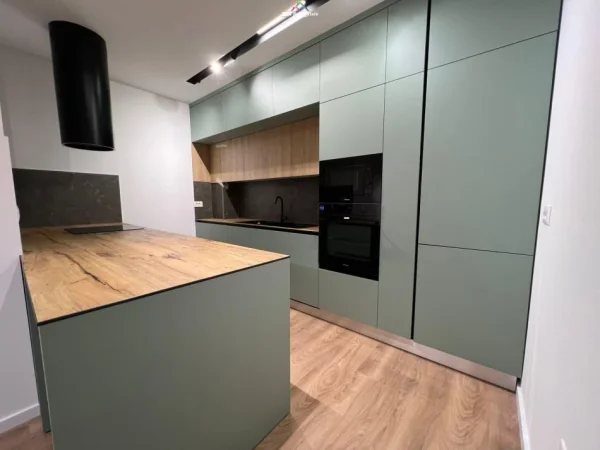 Tirane, jepet me qera apartament 2+1+Ballkon Kati 3, 124 m² 850 € (fusha e aviacionit)