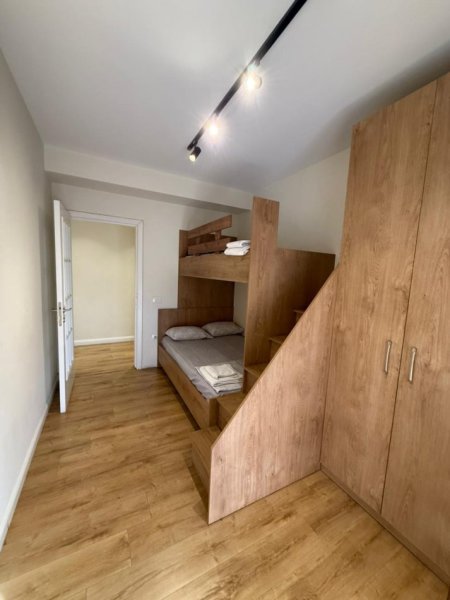 Tirane, jepet me qera apartament 2+1 Kati 5, 85 m² 1.000 € 