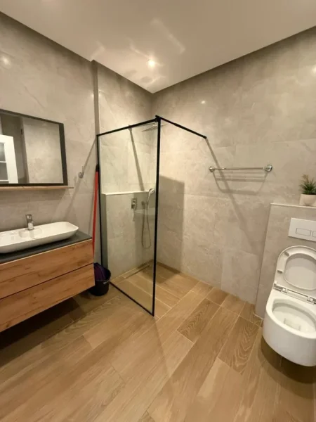 Tirane, jepet me qera apartament 2+1 Kati 5, 85 m² 1.000 € 