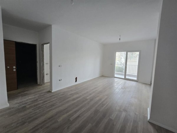 Tirane, shitet apartament 1+1 Kati 1, 73 m² 130.000 € (LAPRAKE)