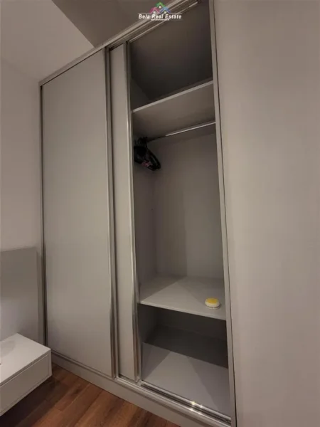 Tirane, jepet me qera Vile 1+1+Ballkon Kati 1, 50 m² 600 € (rruga e durresit)