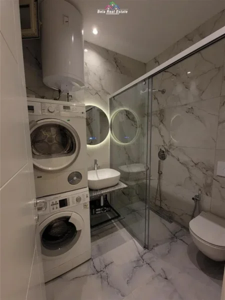 Tirane, jepet me qera Vile 1+1+Ballkon Kati 1, 50 m² 600 € (rruga e durresit)