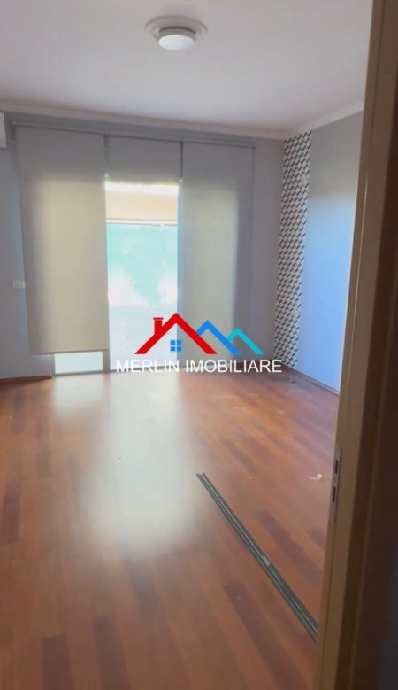 Tirane, jepet me qera ambjent biznesi Kati 2, 120 m² 820 € (RRUGA 5 MAJI)