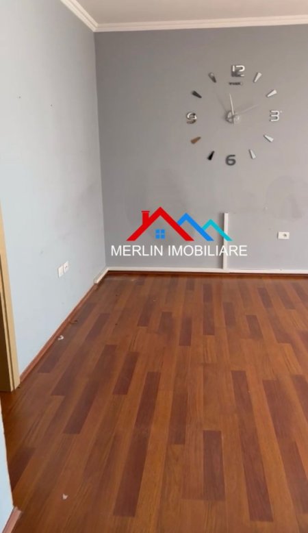 Tirane, jepet me qera ambjent biznesi Kati 2, 120 m² 820 € (RRUGA 5 MAJI)
