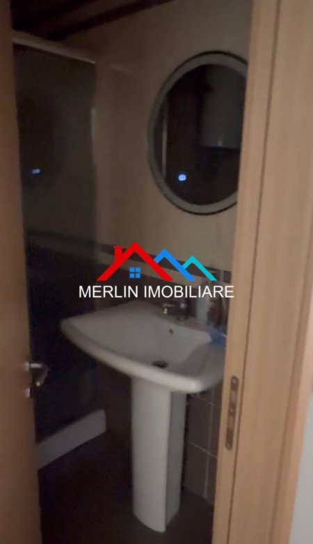 Tirane, jepet me qera ambjent biznesi Kati 2, 120 m² 820 € (RRUGA 5 MAJI)